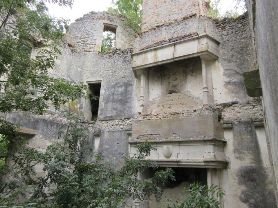 A 15th-Century Whisper: Ruins & Modern Grace in Auvergne’s Golden Light