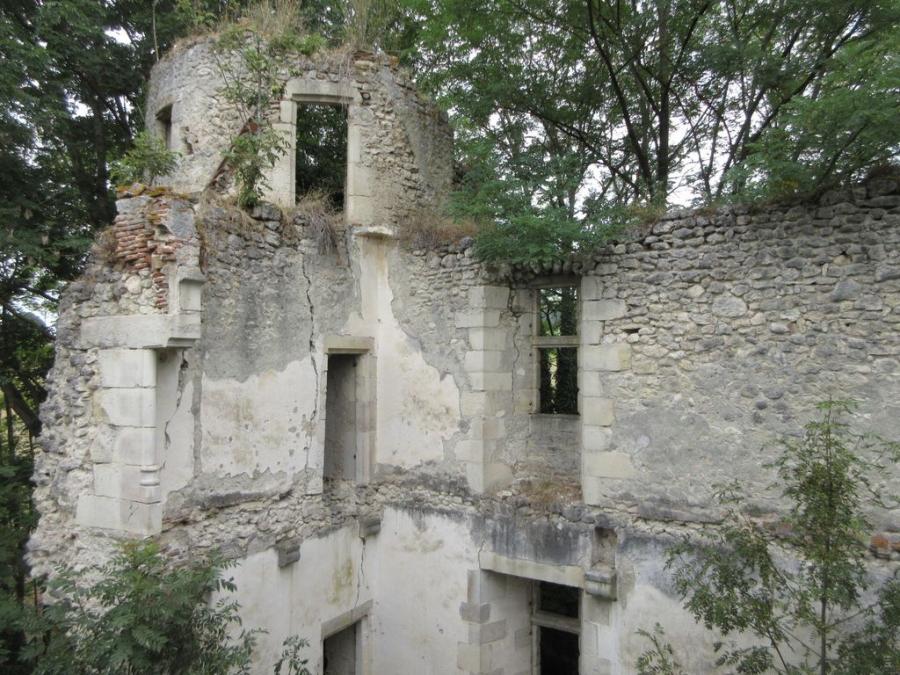 A 15th-Century Whisper: Ruins & Modern Grace in Auvergne’s Golden Light