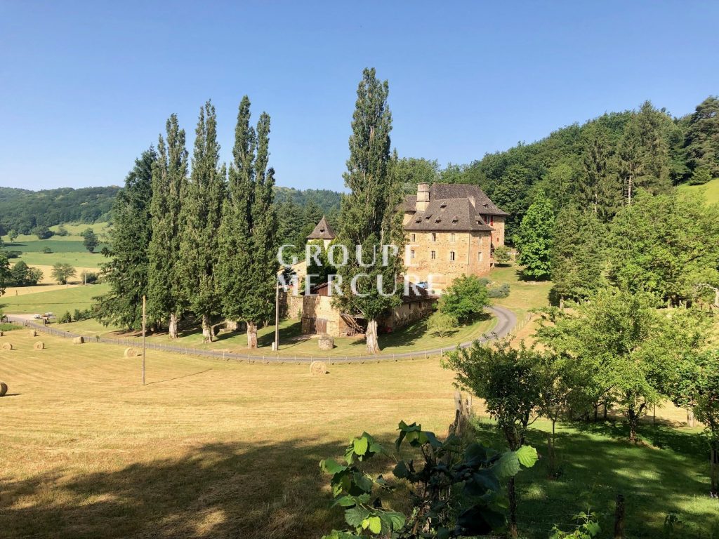 17th century Chateau nr Figeac France for sale