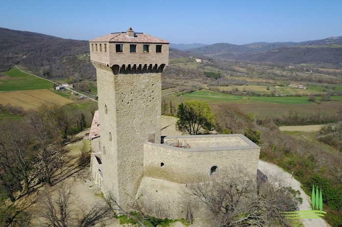 Ancient castle and watchtower for sale Passignano italy