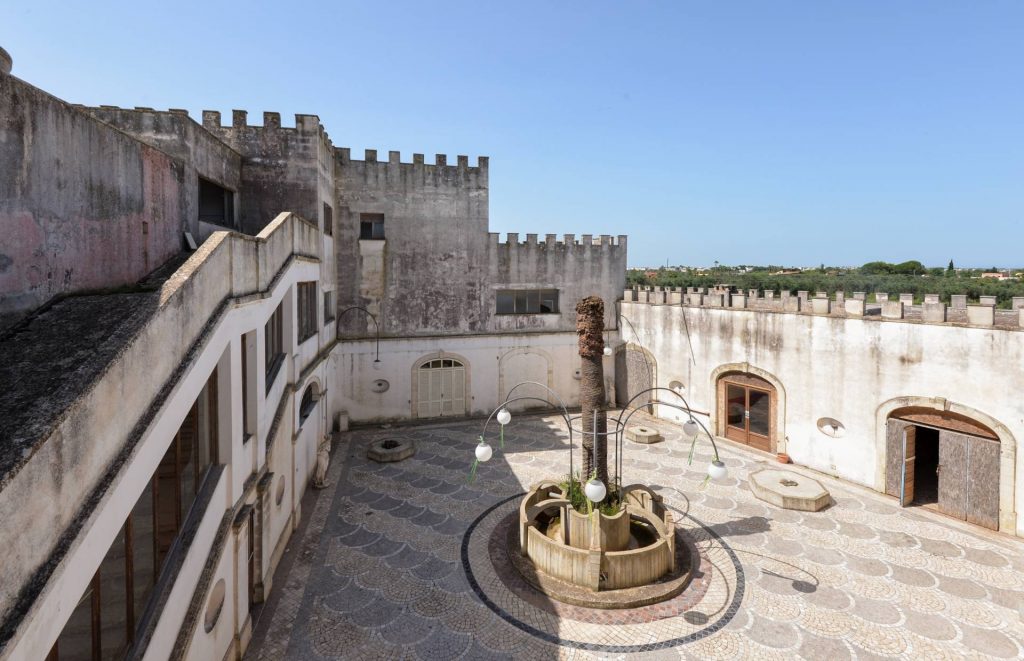Il Castello di Aradeo: A 16th-Century Dream Woven in Stone