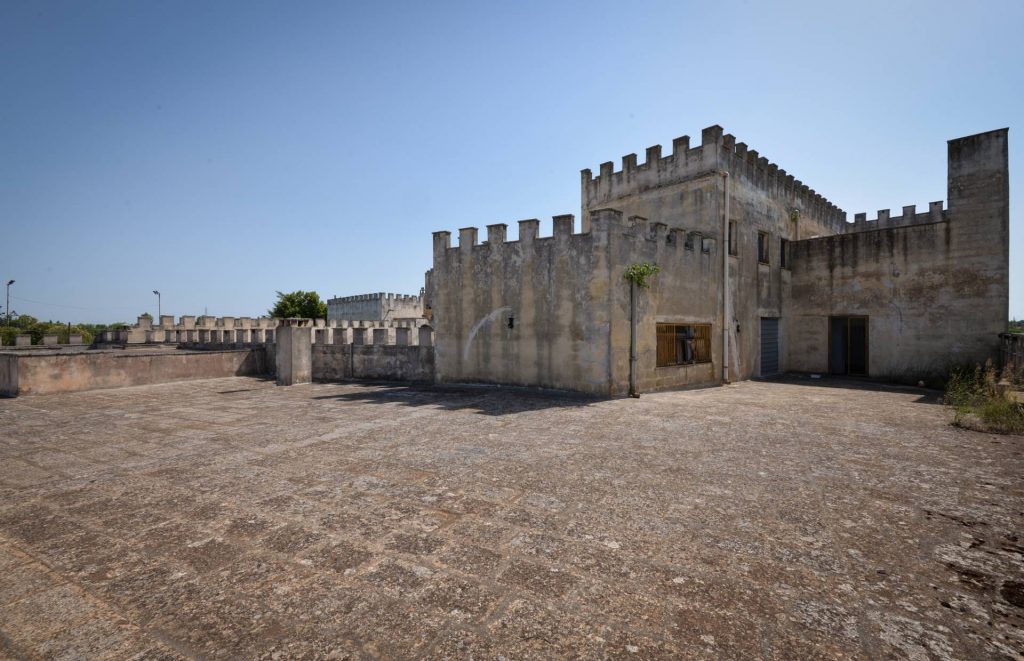 Il Castello di Aradeo: A 16th-Century Dream Woven in Stone