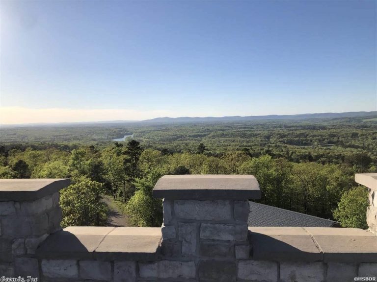 1.365m Arkansas, USA. Mountaintop Castle for Sale Castleist
