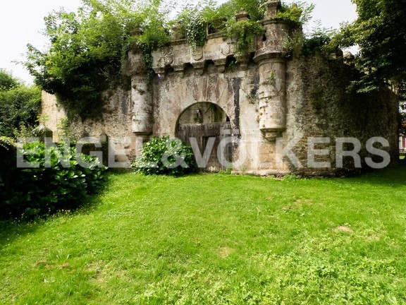 Whispers of the 15th Century: A Plateresque Palace Awaits in Asturias’ Heart