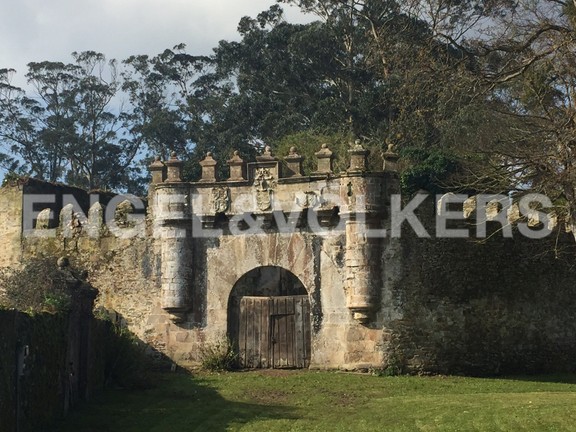 Whispers of the 15th Century: A Plateresque Palace Awaits in Asturias’ Heart