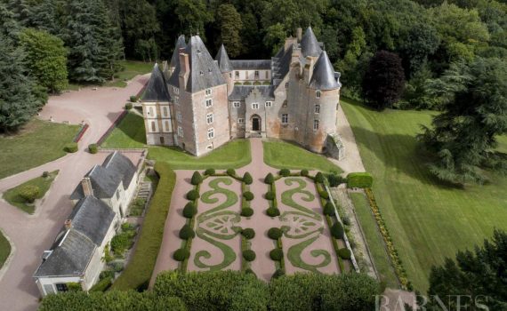 Aubigny-sur-Nère Castle for sale