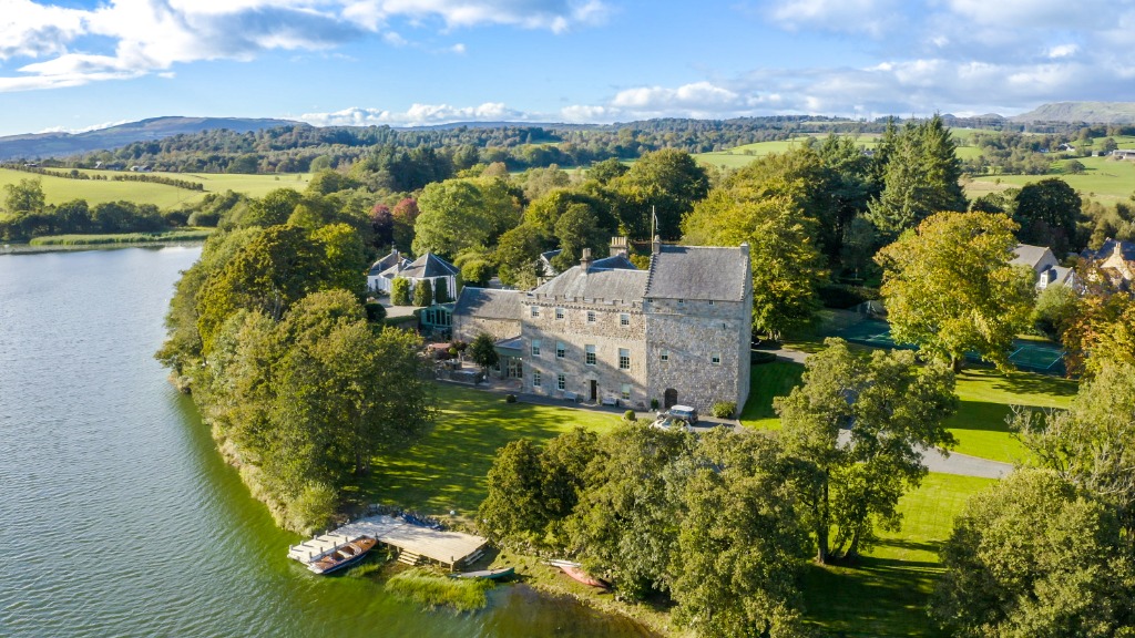 Bardowie Castle for sale East Dunbartonshire