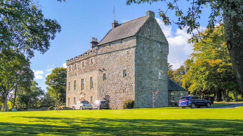 Bardowie Castle for sale East Dunbartonshire