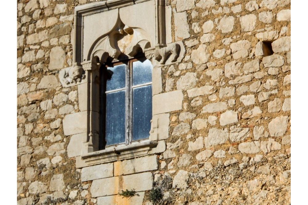 Whispers of the 10th Century: A Catalan Crown Reborn in Stone