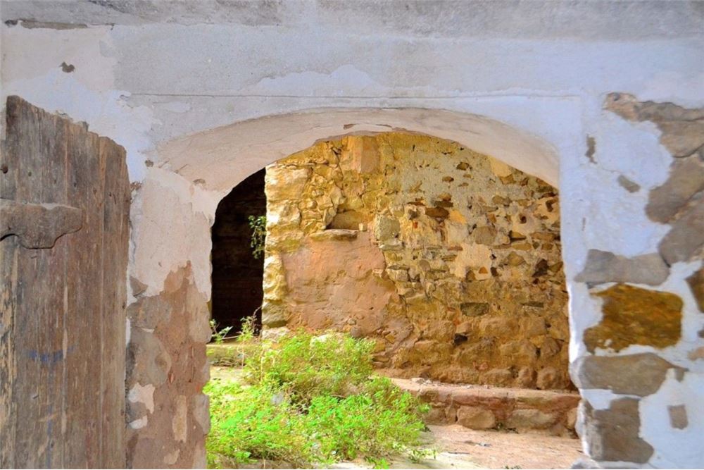 Whispers of the 10th Century: A Catalan Crown Reborn in Stone