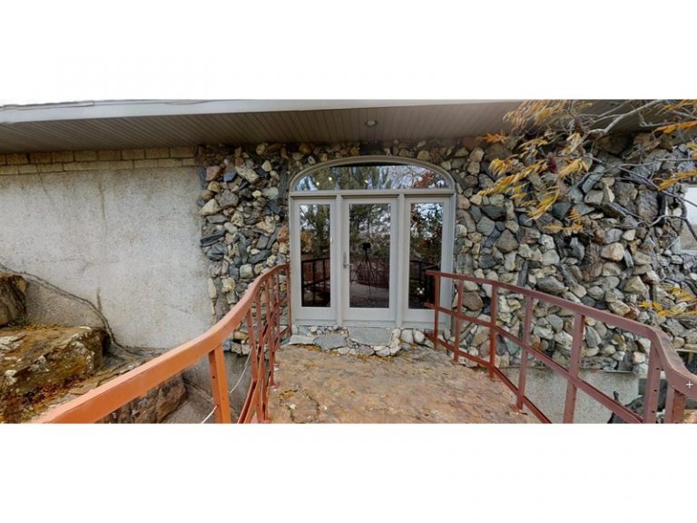 €2.5m Montana, USA. Riverfront Modern Day Castle Castleist