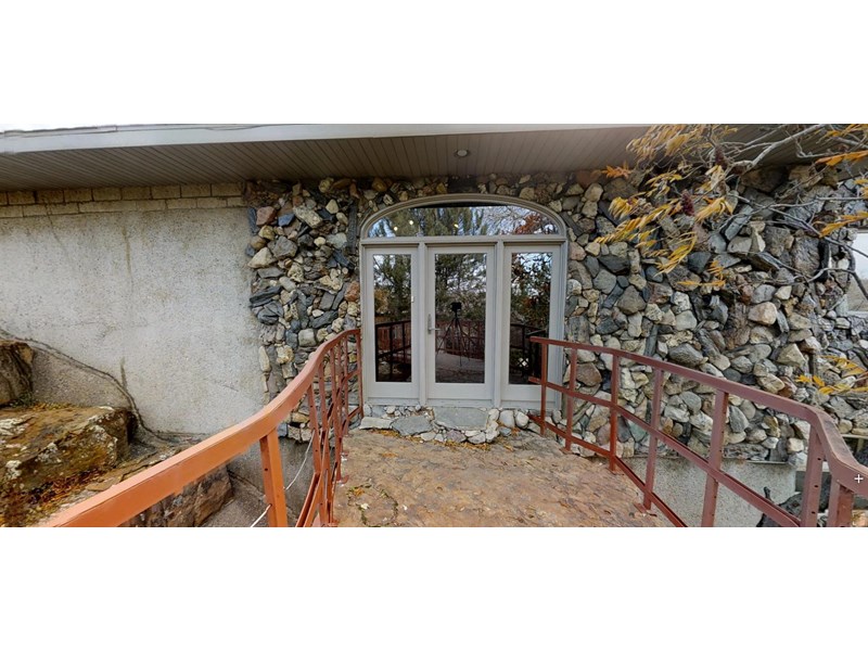 Where Stone Meets Sky: A Modern Castle on the Missouri’s Edge