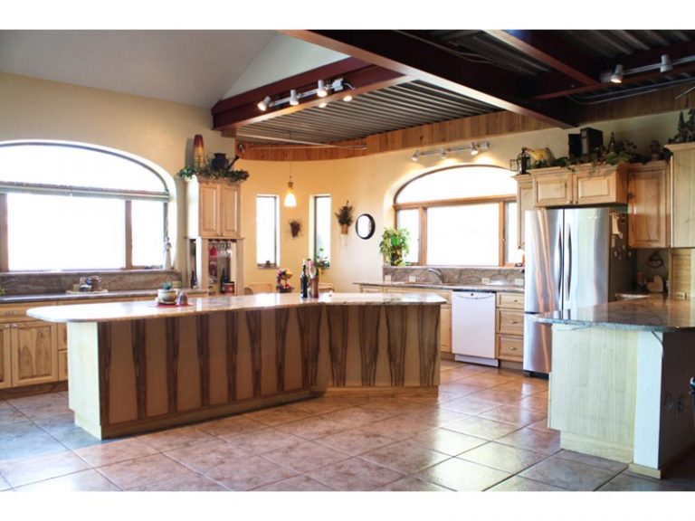 €2.5m Montana, USA. Riverfront Modern Day Castle Castleist