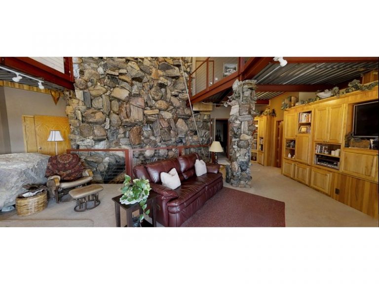 €2.5m Montana, USA. Riverfront Modern Day Castle Castleist