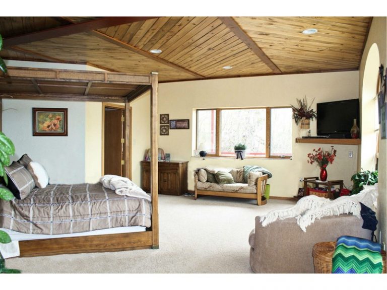 €2.5m Montana, USA. Riverfront Modern Day Castle Castleist