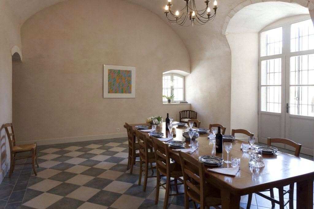 Whispers of the Comte: A 11th-Century Luberon Château Veiled in Time