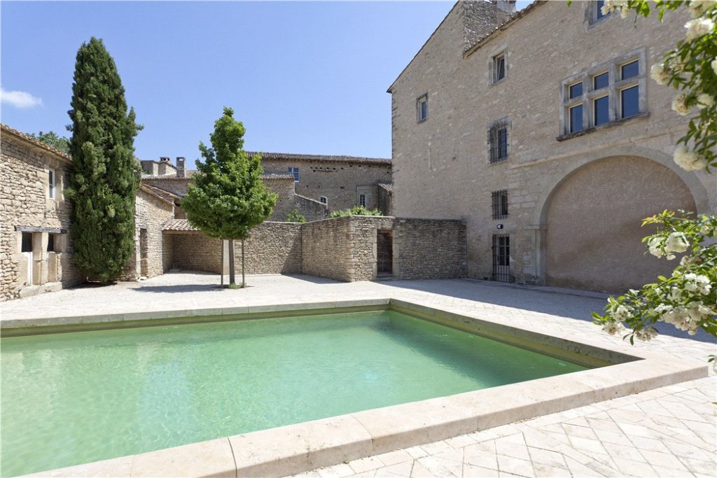 Whispers of the Comte: A 11th-Century Luberon Château Veiled in Time