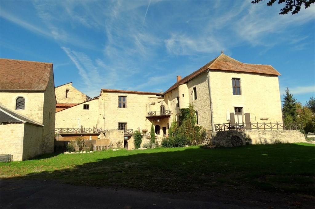 A Timeless Crown: 10th & 17th Century Château in the Lot Valley’s Embrace