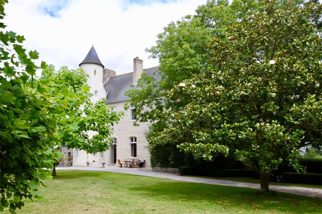 Calvados XVI century castle for sale