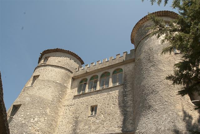 The Eagle’s Keep: A Medieval Fortress Crowned in Molise’s Wild Splendor