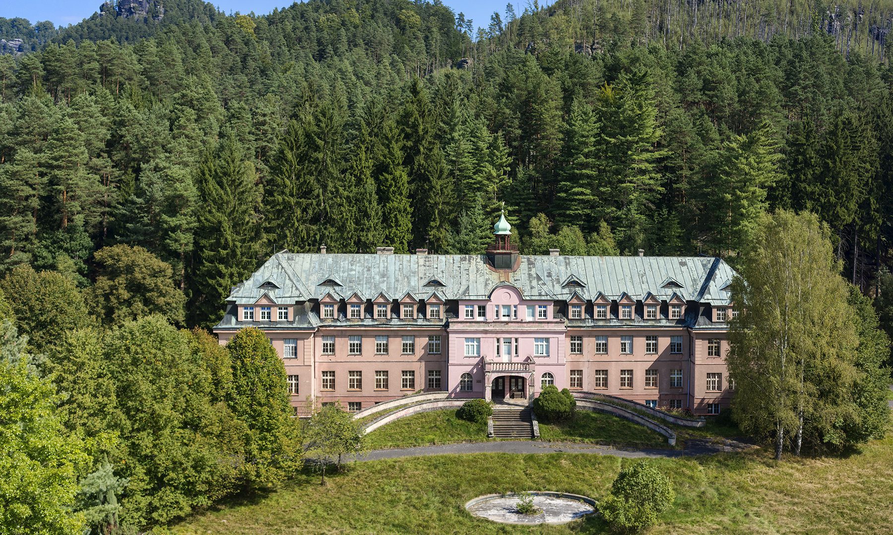 €POA Bohemia, Czech Republic. Vast Chateau for Sale Castleist