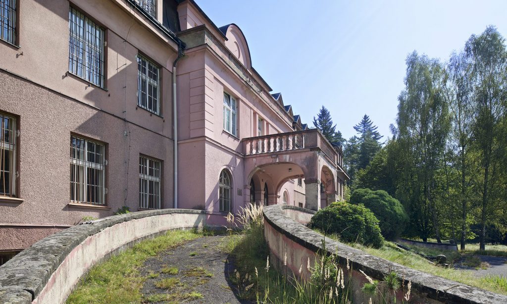 Chateau Jetrichovice for sale