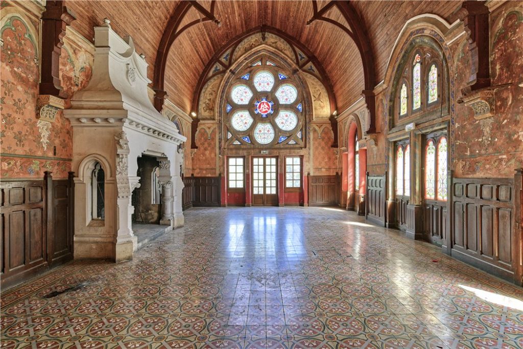 Chateau and farmhouse nr Pont Royal Golf Club