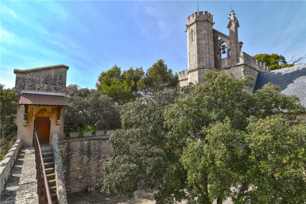 A Crown of Stone & Light: Château des Rêves in Provence’s Golden Hills