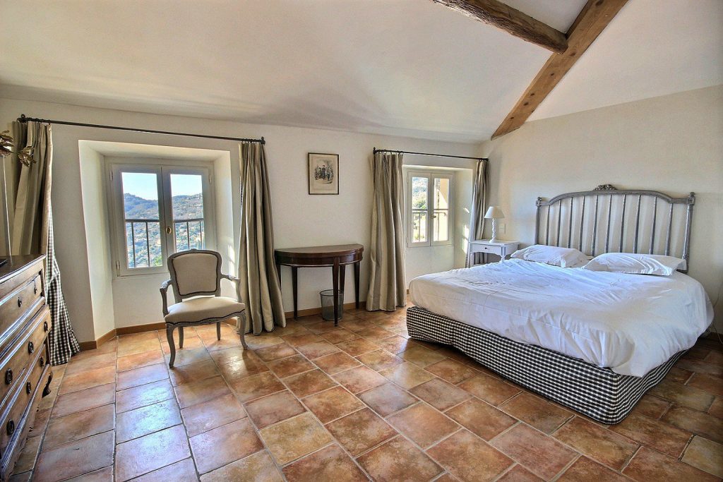 A 14th-Century Crown Jewel Over the Loup Valley’s Emerald Expanse