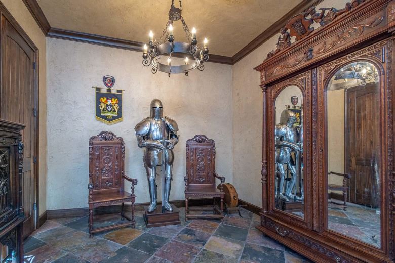 Clever Missouri Luxury Castle for sale