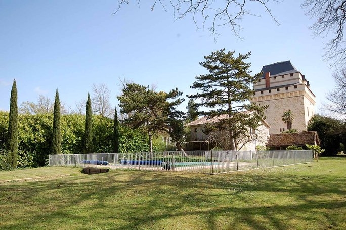A Gascon Fortress of Light & Legacy – 13th Century Majesty Over Condom’s Rolling Hills