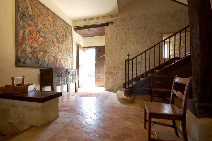 A Gascon Fortress of Light & Legacy – 13th Century Majesty Over Condom’s Rolling Hills
