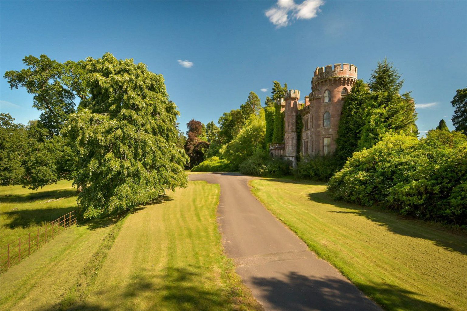 £730k Perthshire, SCOTLAND. Castle and House for Sale Castleist