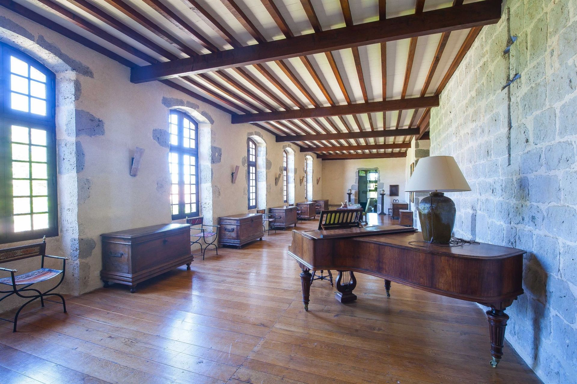 €2.395m Damazan, FRANCE. Historic Monument Castleist