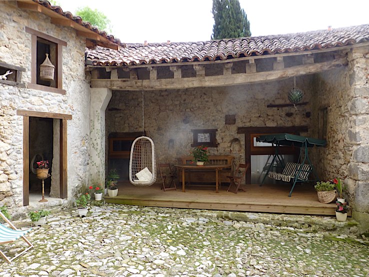 Domaine de la Grausse: Where Time Unfolds in Sunlit Elegance
