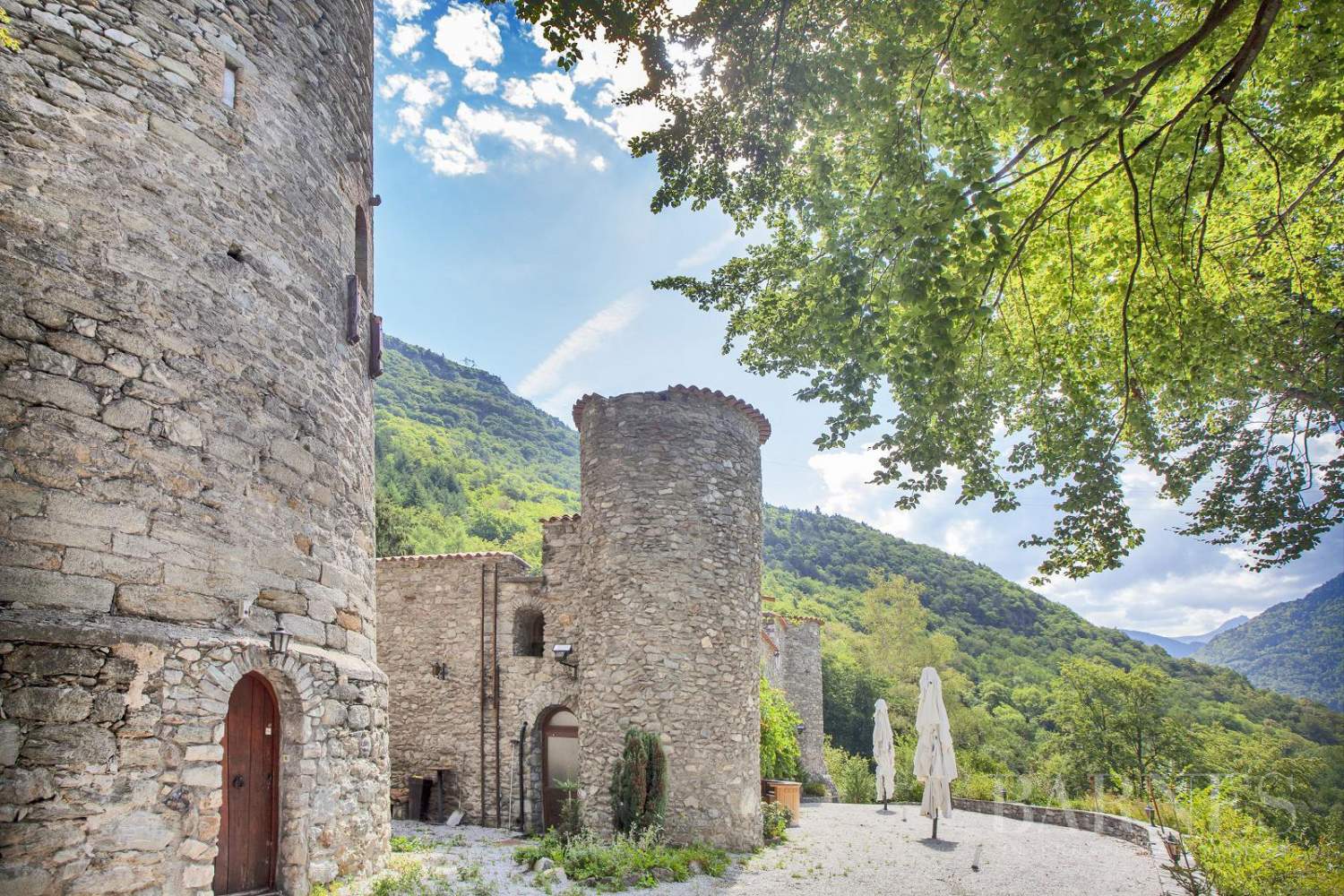 €840k Savoie, FRANCE. Beautiful 13th Century Castle Castleist