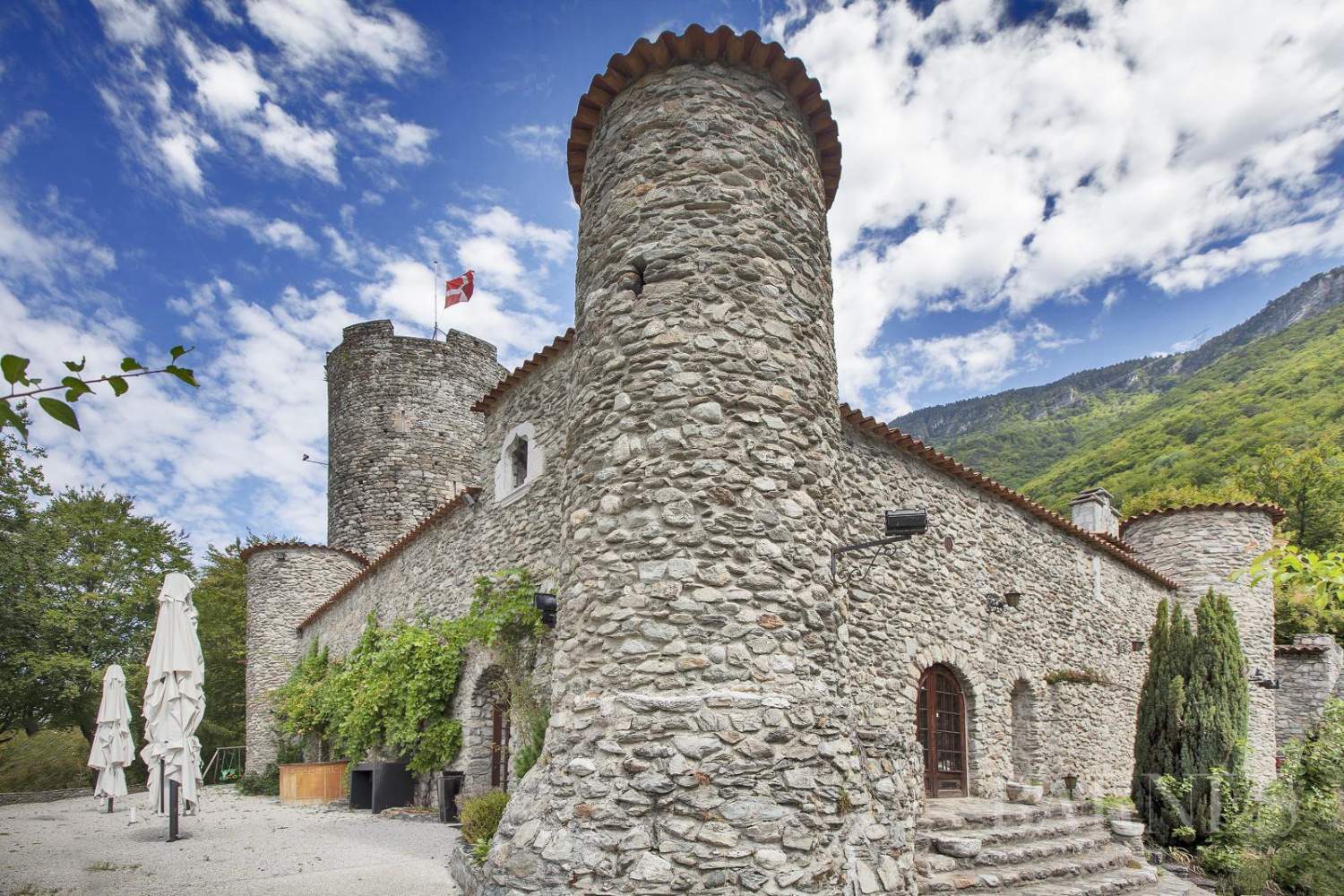 €840k Savoie, FRANCE. Beautiful 13th Century Castle Castleist