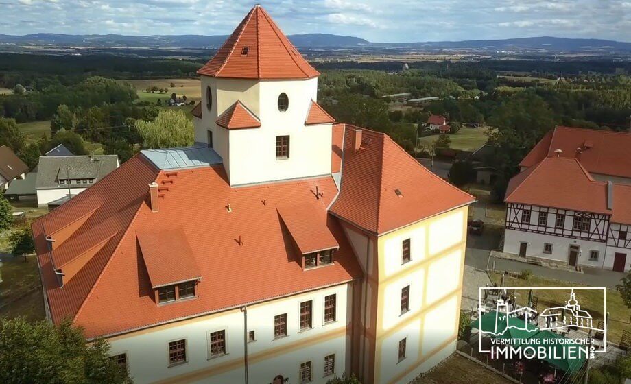 A 13th-Century Keep Reborn: Saxon Vogtland’s Crowned Castle & Gastronomic Jewel