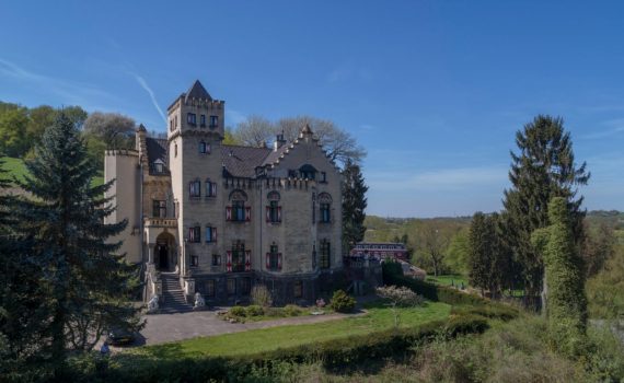 Geulzicht: Where the River Whispers Through Centuries of Grandeur