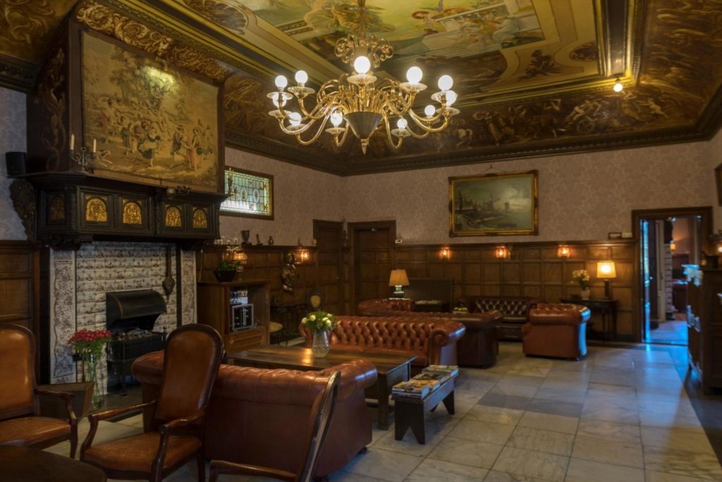 Where the Geul Whispers to the Hills: A Castle Crowned in Time