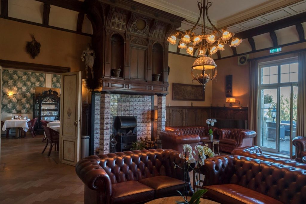 Where the Geul Whispers to the Hills: A Castle Crowned in Time