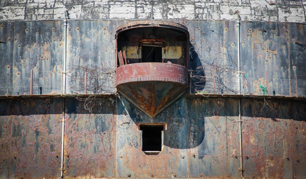 The Solent’s Sovereign: A Victorian Fortress of Legend & Light