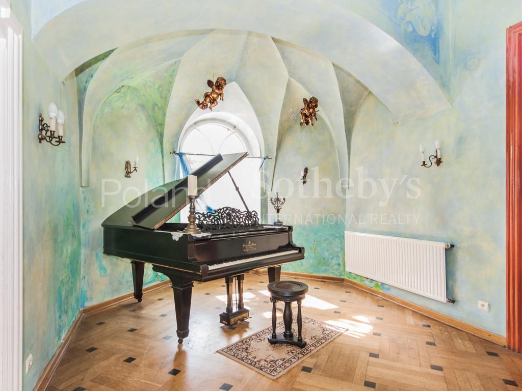 Krześlice: A Neo-Gothic Dream Reborn in Poland’s Golden Countryside