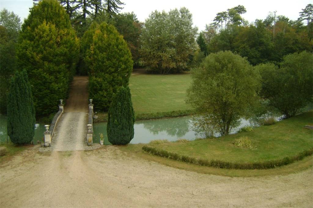 Whispers of the Loire: A Restored 18th-Century Château in Nature’s Embrace