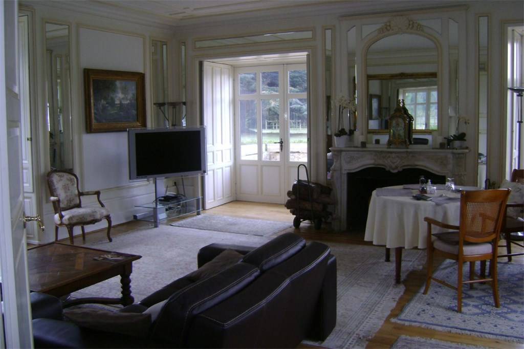 Whispers of the Loire: A Restored 18th-Century Château in Nature’s Embrace