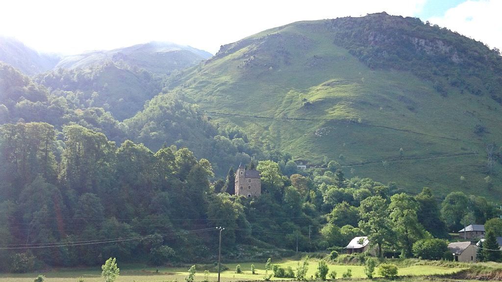 The King’s Whisper: A 14th-Century Château Where History Breathes