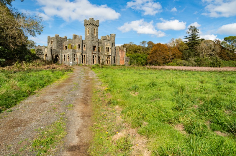 Plas Gwynfryn: A Slumbering Crown of Stone and Sea