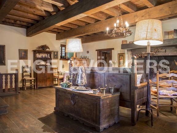 Brastet Castle: A 1580 Fortress of Whispering Oaks & Timeless Elegance - 5