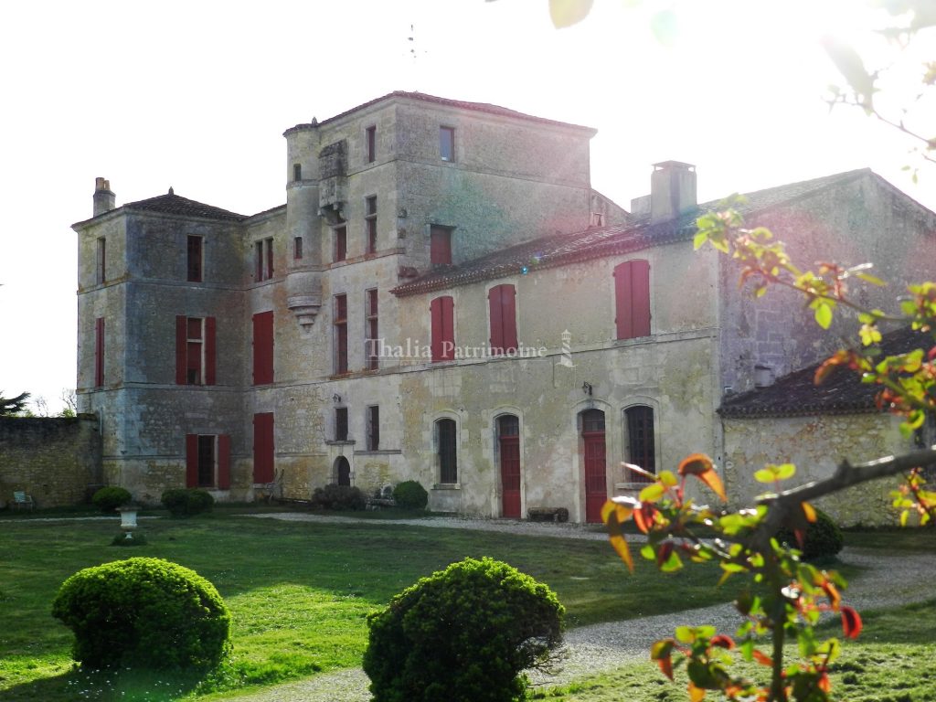 Le Rêve de Bordeaux: A XVIth Century Castle Woven in Time