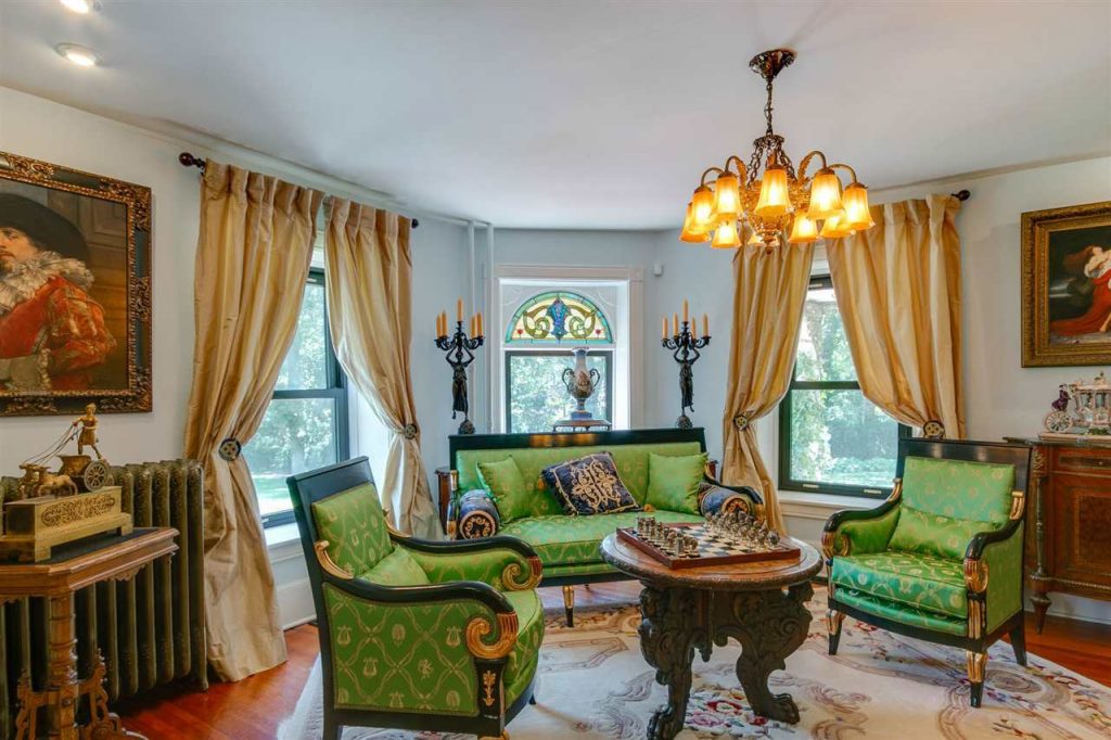 The Limestone Crown of Manhattan: A Castle Woven into the Wild